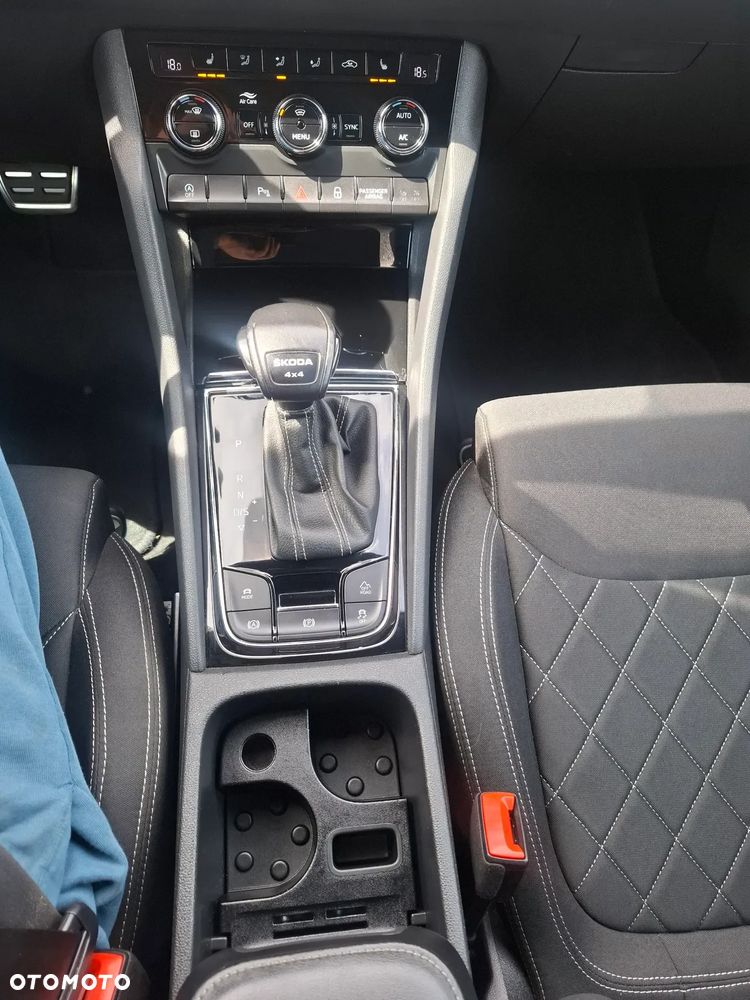 Skoda Karoq 2.0 TDI SCR 4x4 DSG Sportline - 35