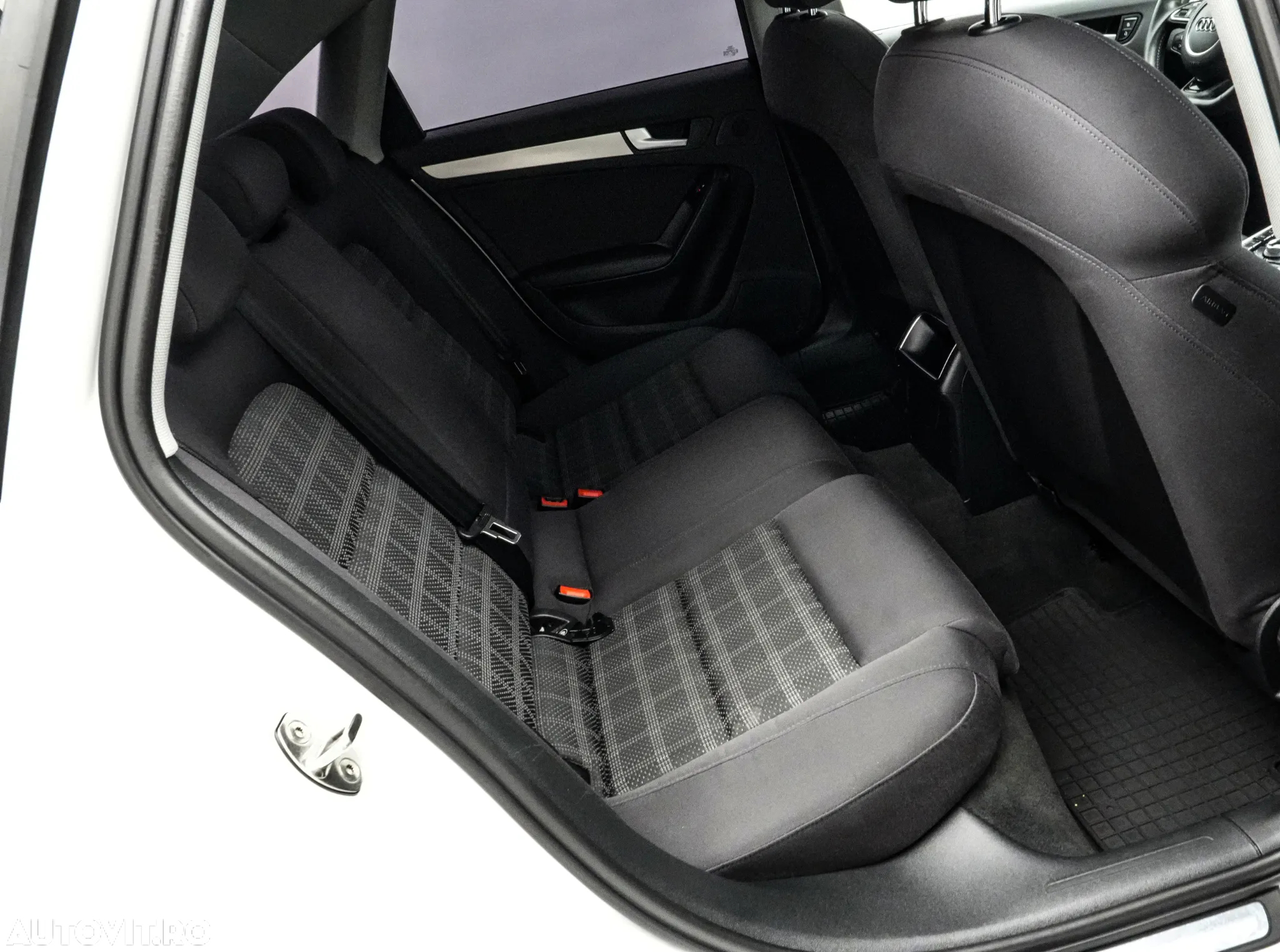 Audi A4 2.0 TDI quattro Stronic - 14