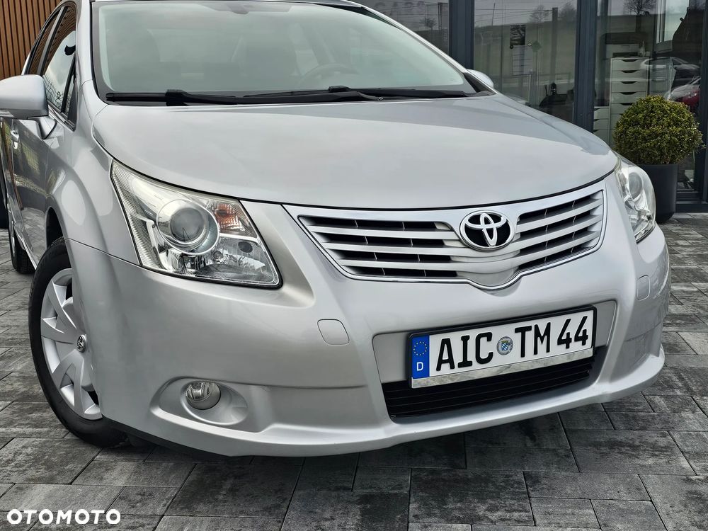 Toyota Avensis 1.8 Comfort - 17