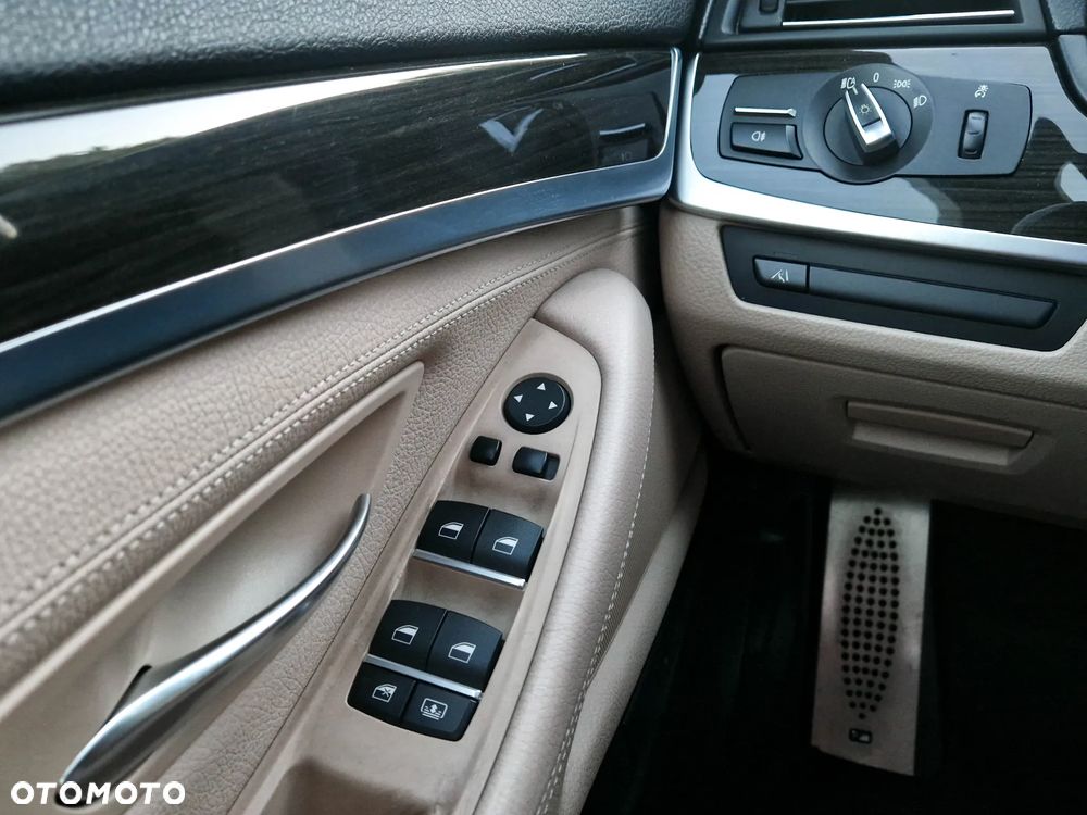 BMW Seria 5 M550d xDrive - 9