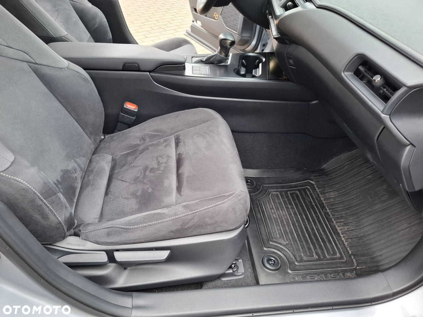 Lexus UX - 22
