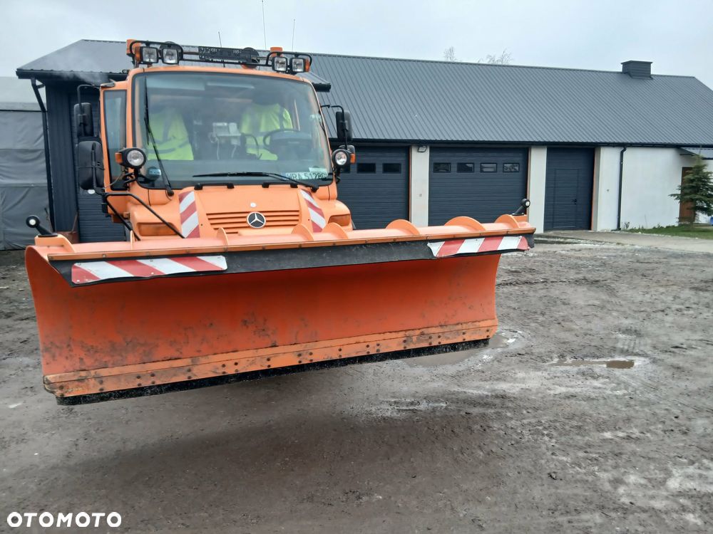 Mercedes-Benz Unimog U 400 - 9