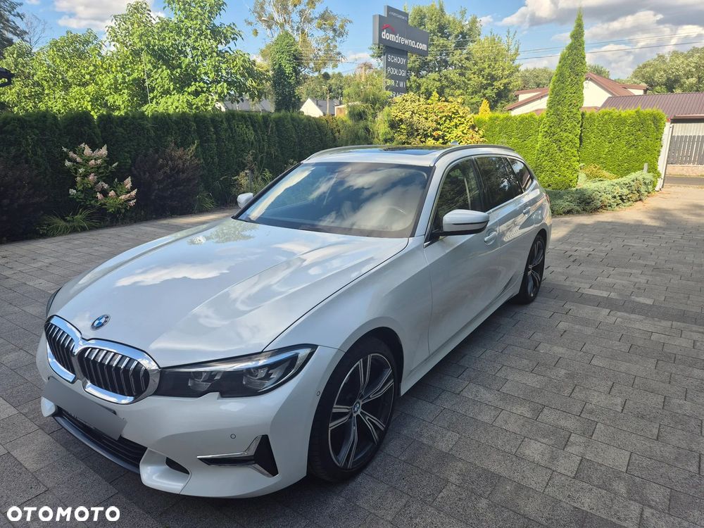 BMW Seria 3 320d MHEV Luxury Line