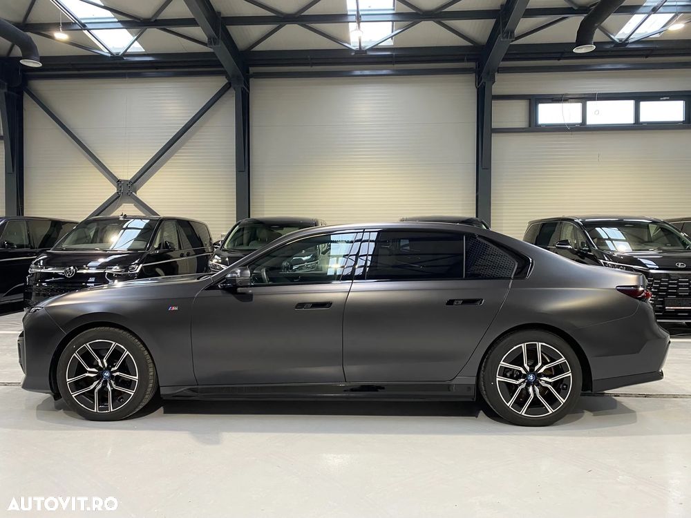 BMW i7 - 6