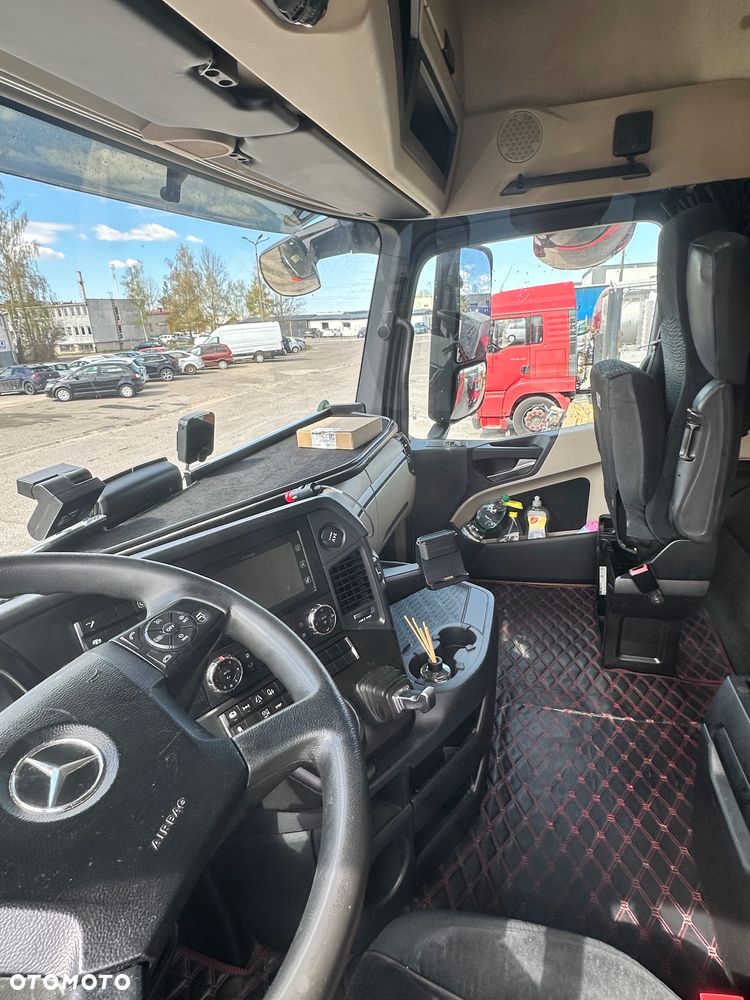Mercedes-Benz Actros - 11