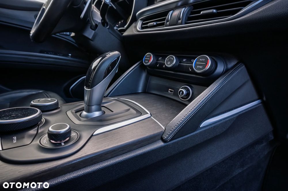 Alfa Romeo Stelvio - 20