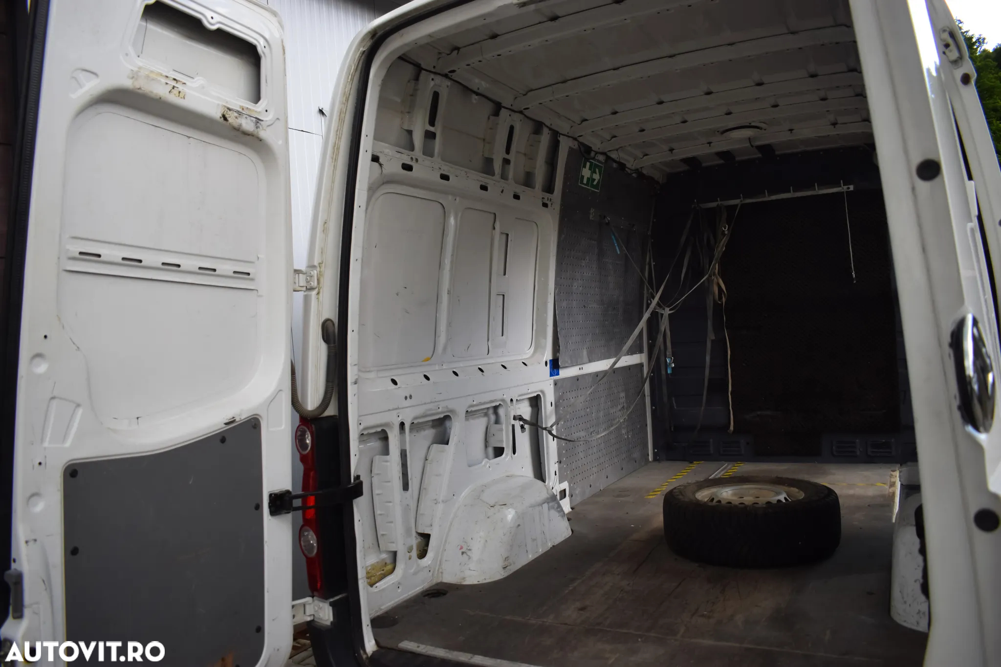 Volkswagen Crafter - 11