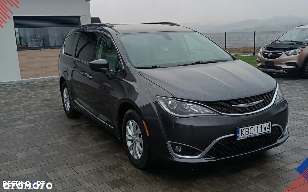 Chrysler Pacifica - 8