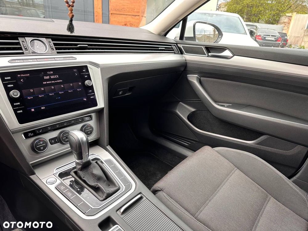 Volkswagen Passat - 18