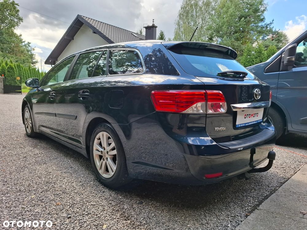 Toyota Avensis - 8