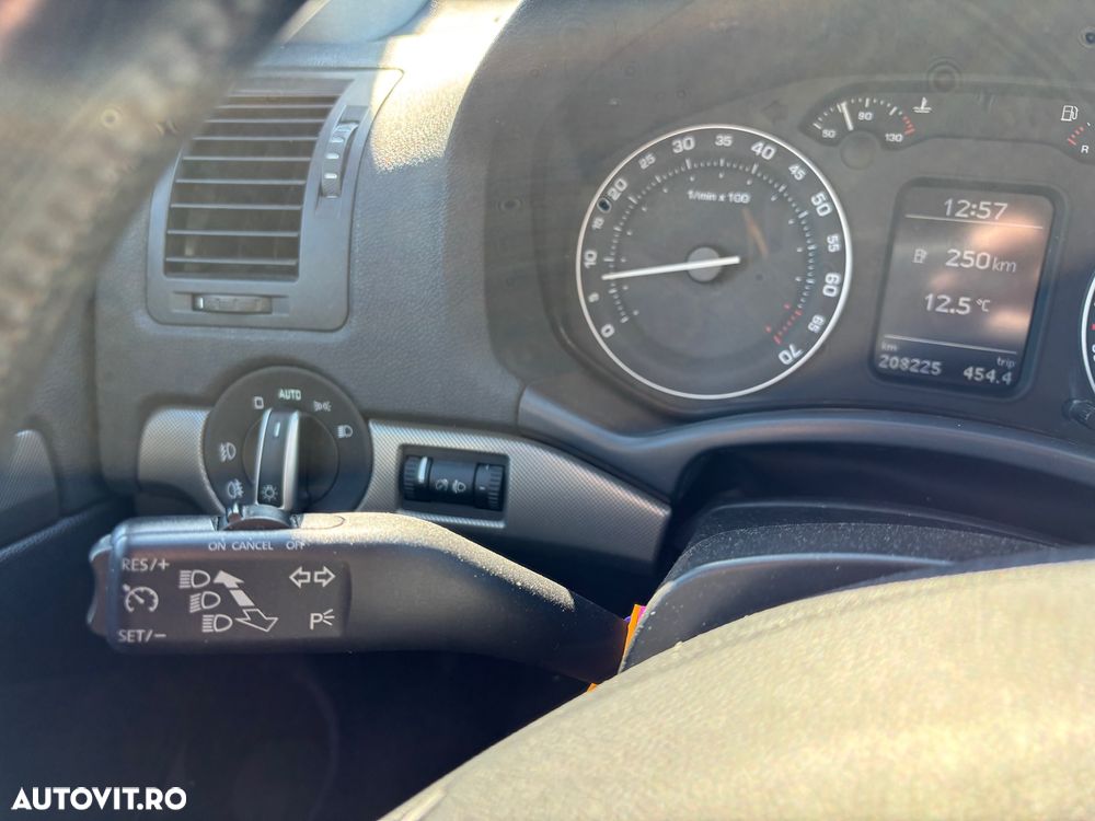 Skoda Octavia 1.6 FSI Ambiente - 16