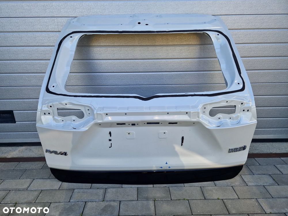 KLAPA TYLNA TOYOTA RAV4 V 2018-- - 1