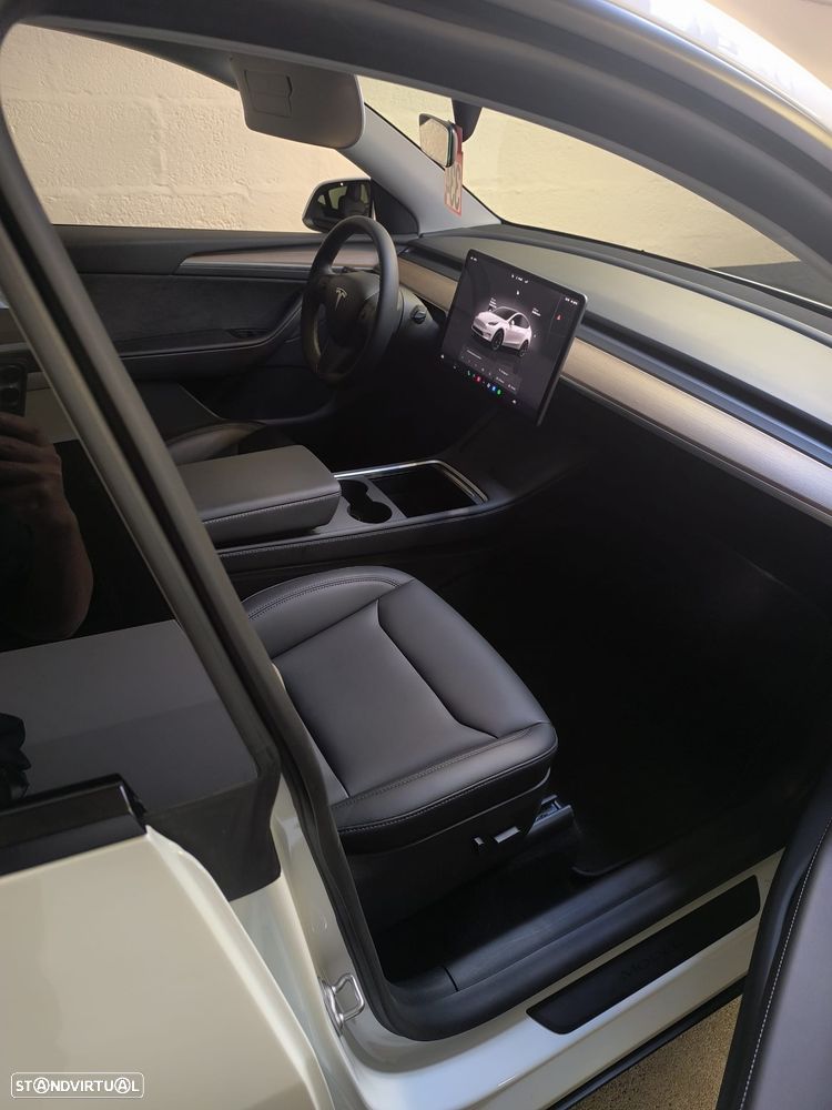 Tesla Model Y - 10