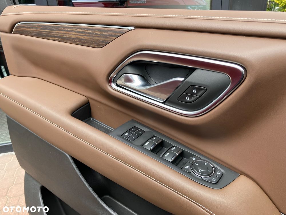 Chevrolet Suburban - 28