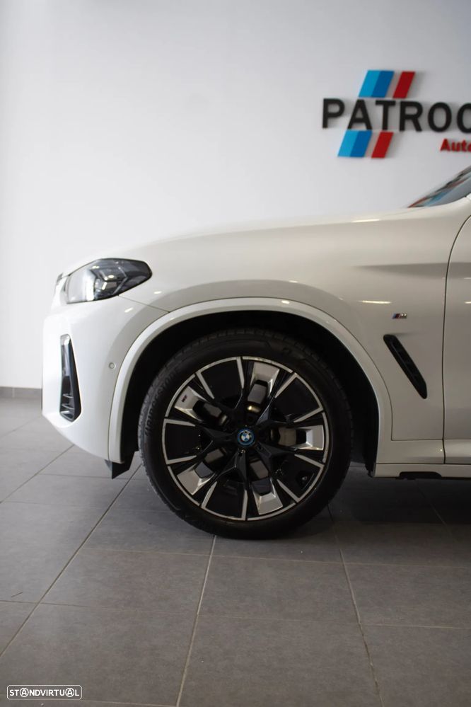 BMW iX3 M Sport Impressive - 11