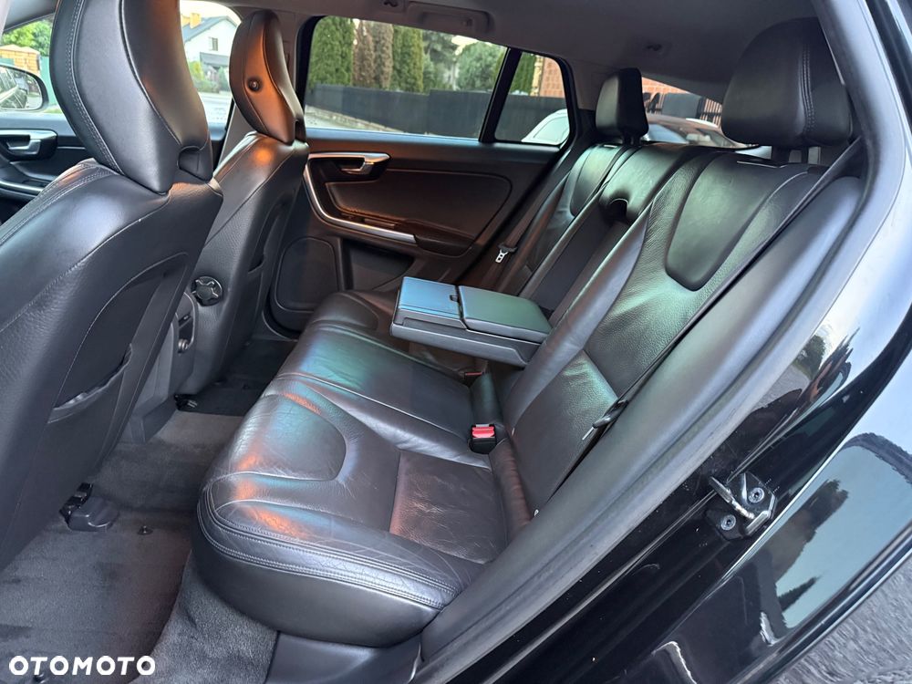 Volvo V60 T6 AWD Geartronic Momentum - 32