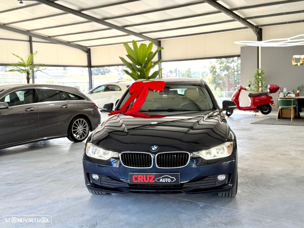 BMW 320 d Line Luxury - 3