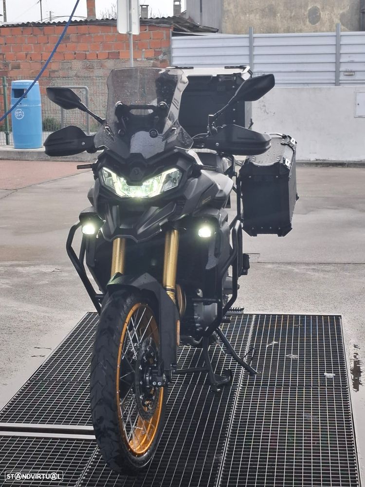 Voge 900DSX + 3 Malas - 3