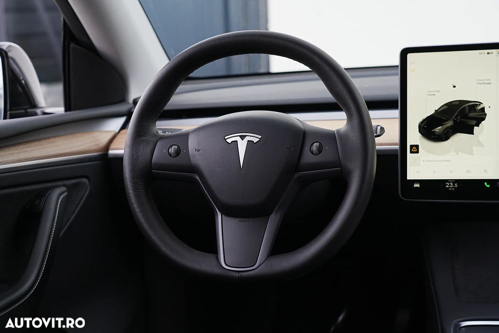 Tesla Model Y - 14