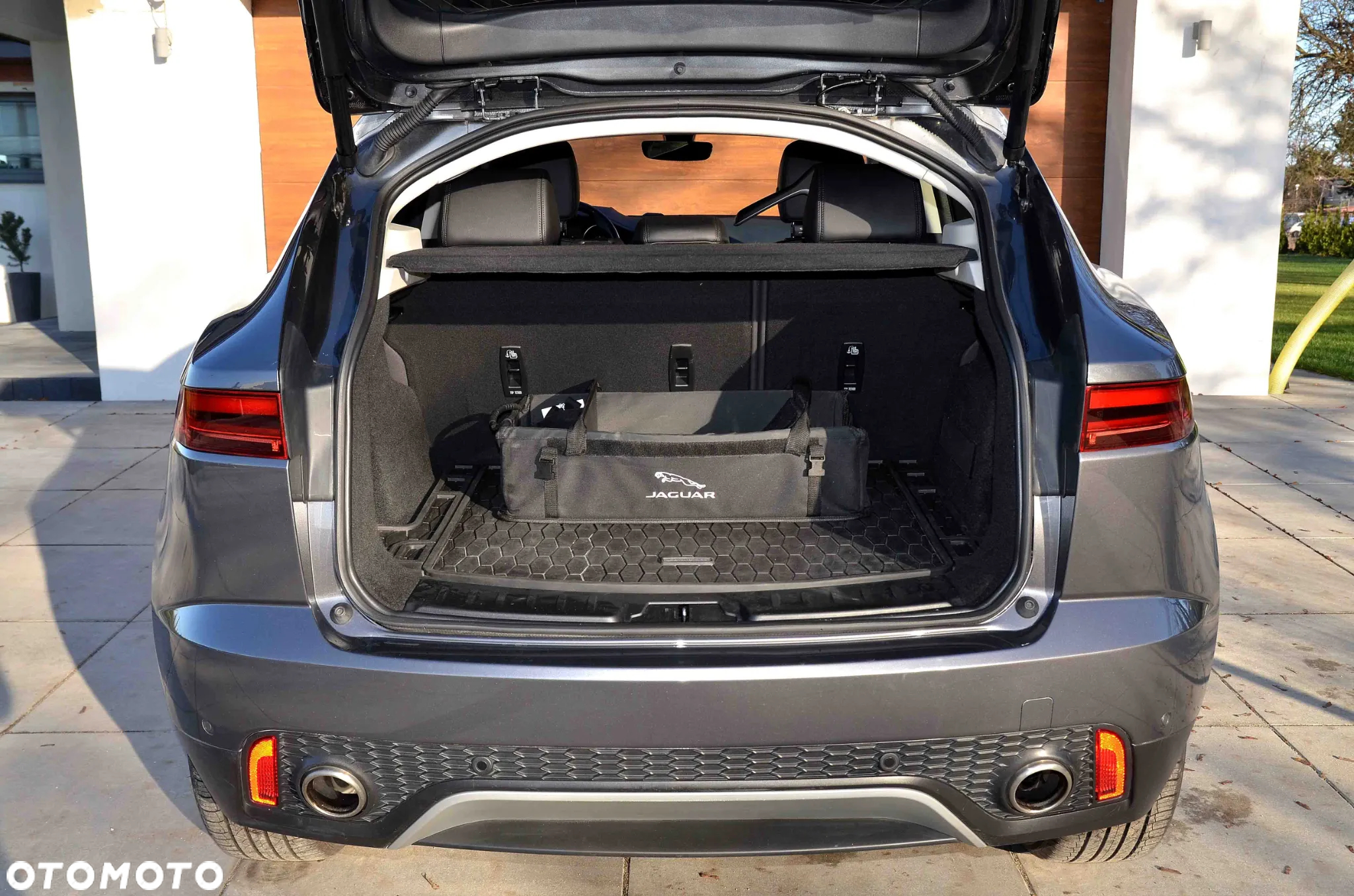 Jaguar E-Pace - 10