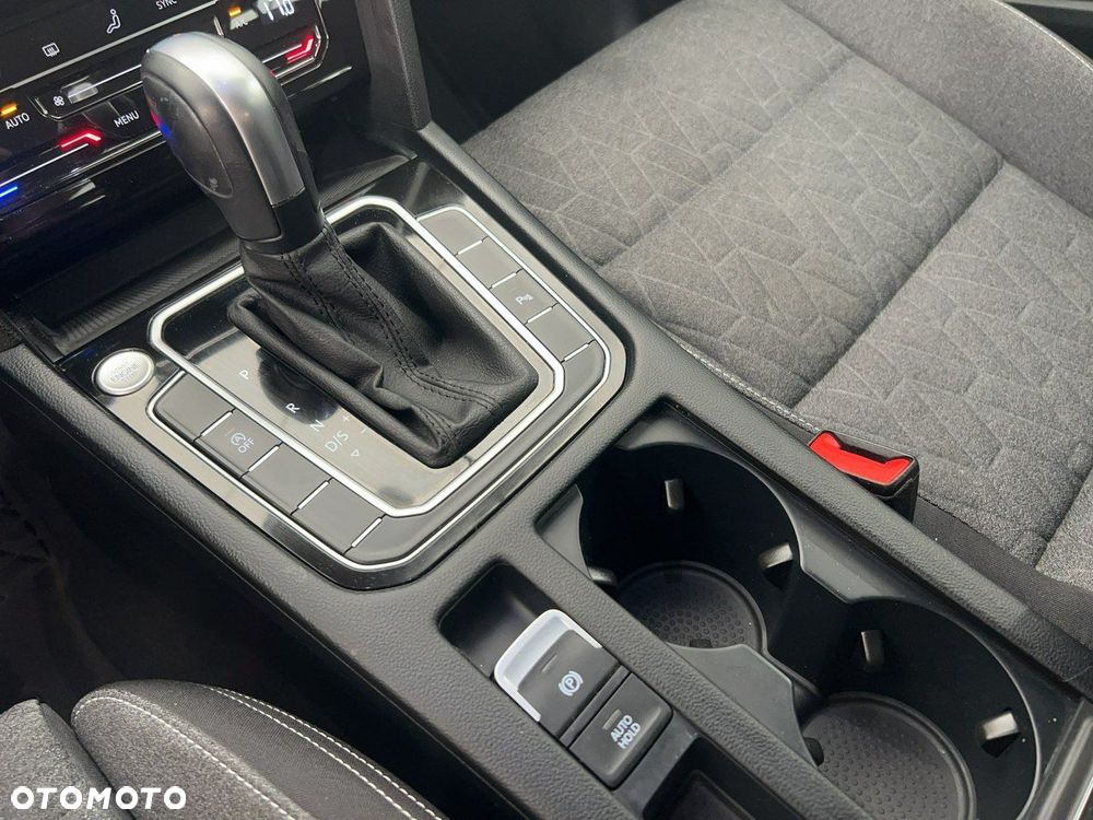 Volkswagen Passat - 17