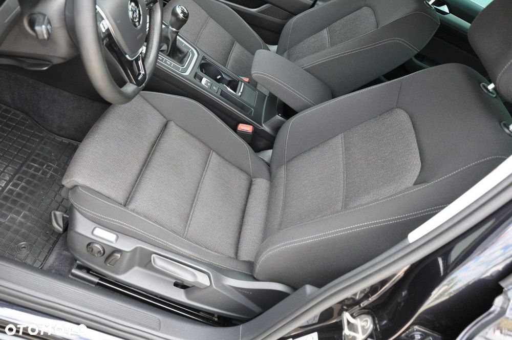 Volkswagen Passat - 11