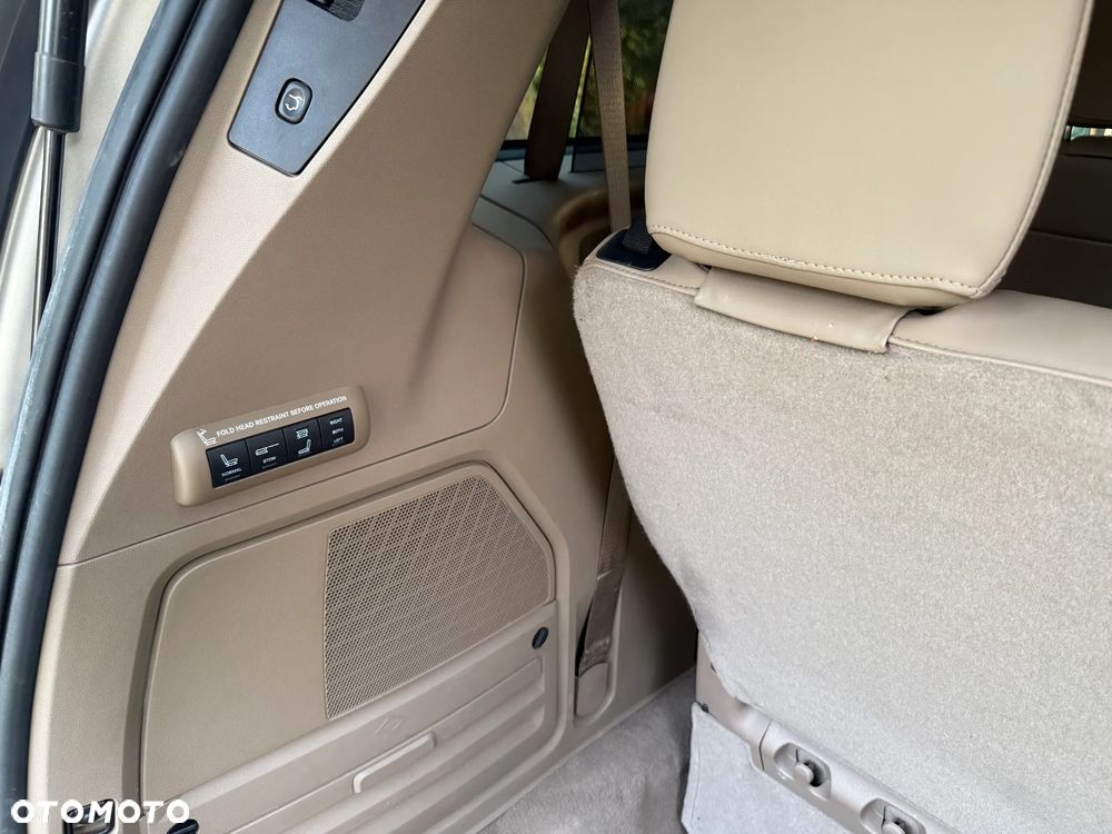 Chrysler Town & Country 3.6 Limited - 14