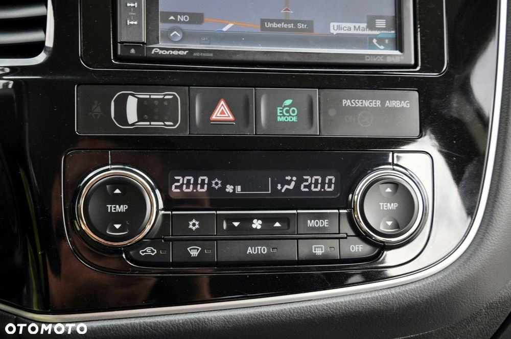 Mitsubishi Outlander - 32