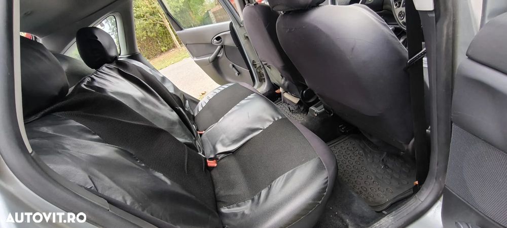 Ford Focus 1.6i 16V - 9