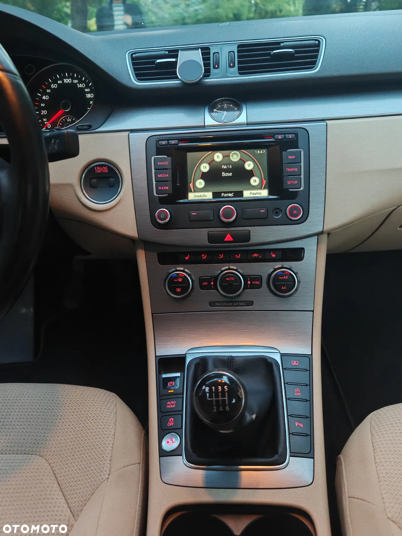 Volkswagen Passat - 16