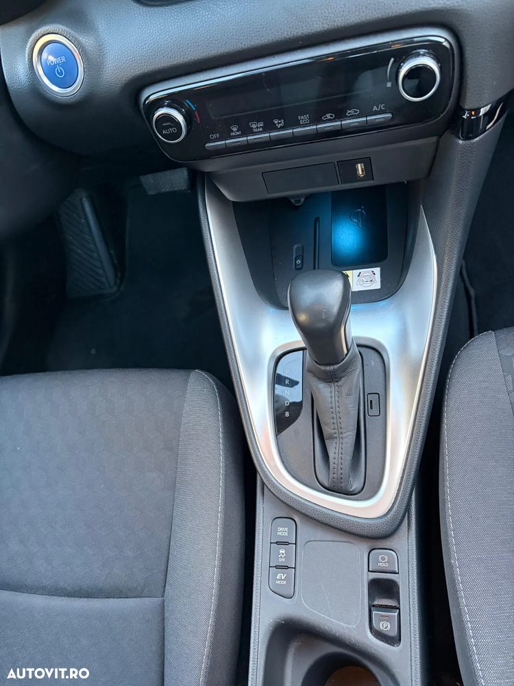 Toyota Yaris 1.5 VVT-i Team Deutschland - 11