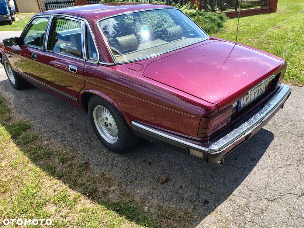 Jaguar XJ - 12