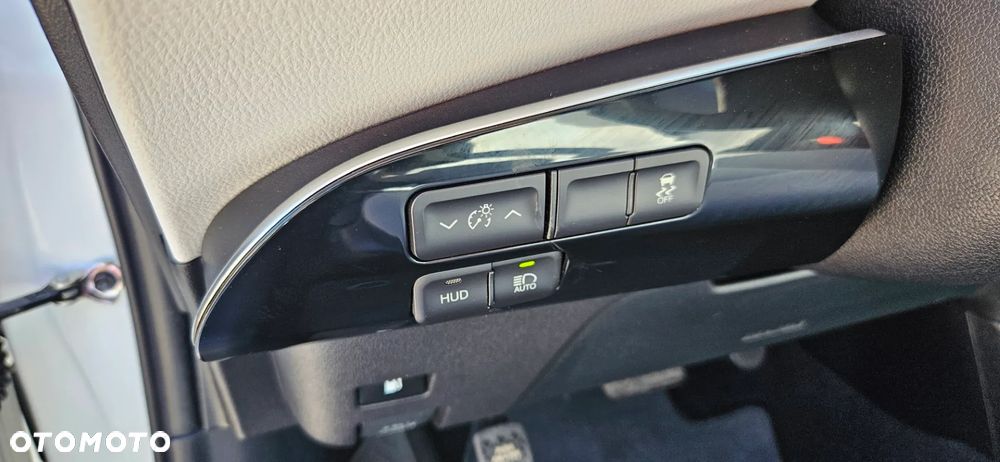 Toyota Prius Hybrid Executive - 27