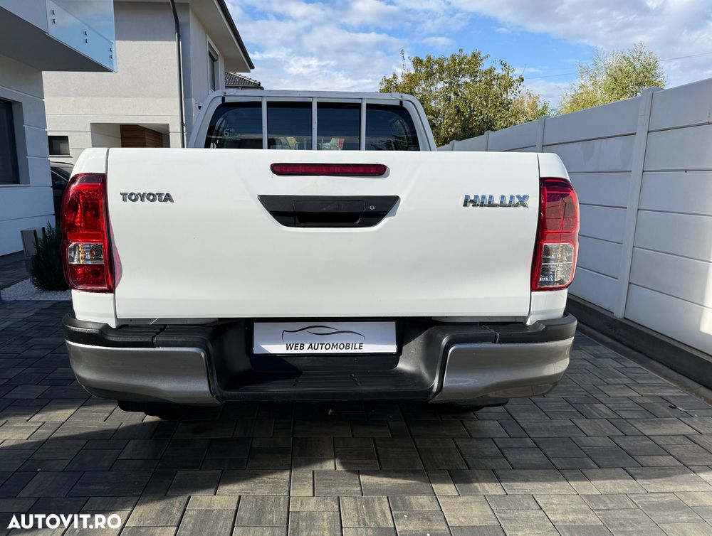 Toyota Hilux 2.4D 150CP 4x4 Double Cab 6MT Style - 11