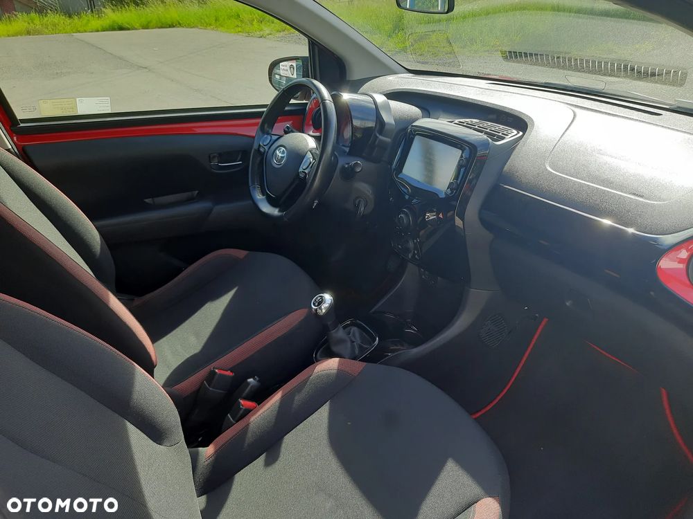 Toyota Aygo x-play touch - 16