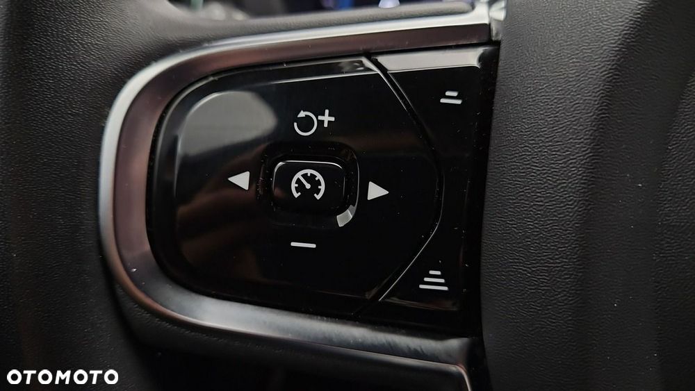 Volvo XC 60 B4 D Plus Dark - 17