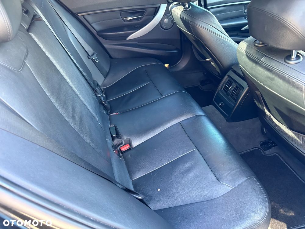 BMW Seria 3 335i Sport-Aut Luxury Line - 35