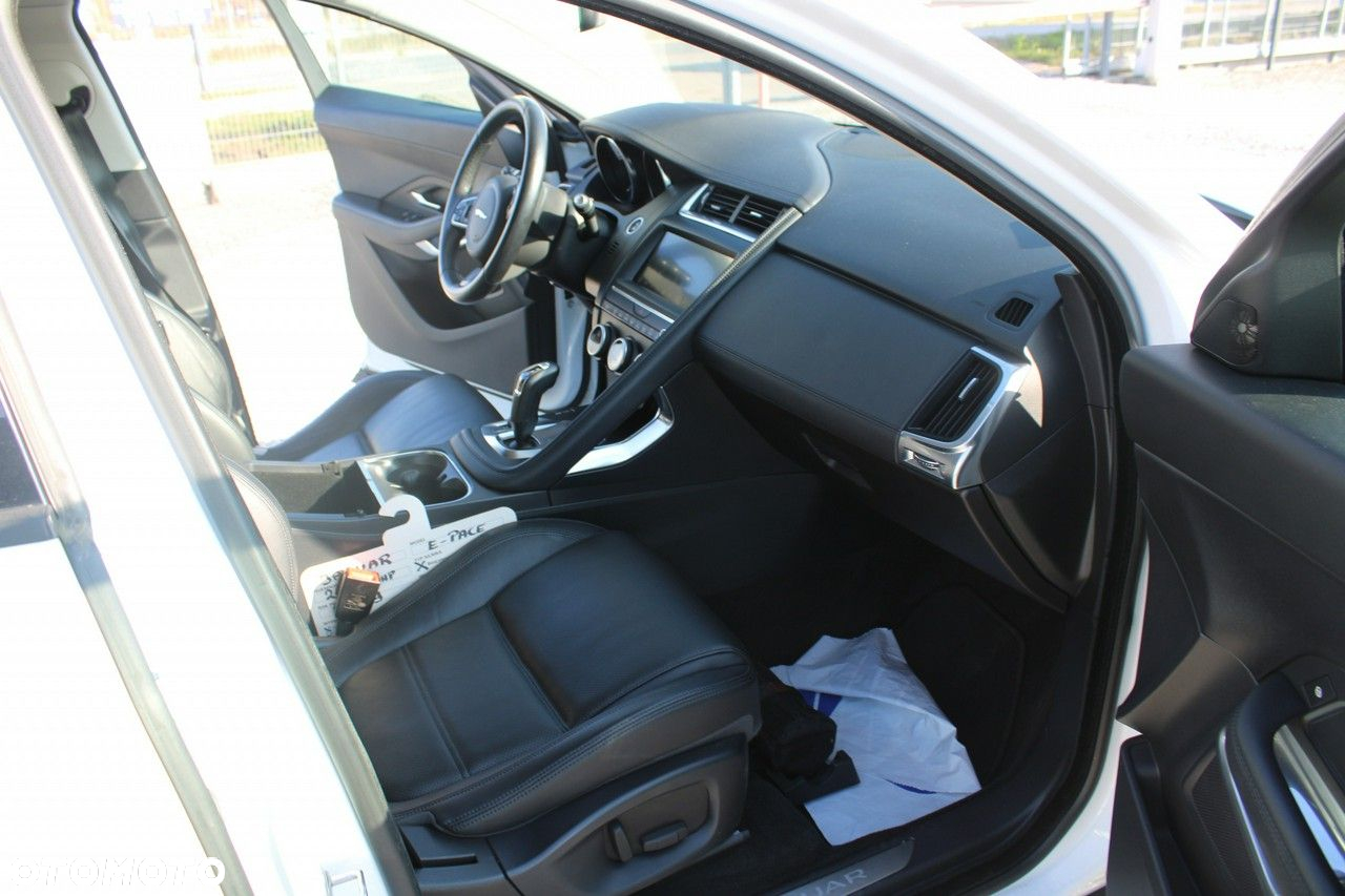 Jaguar E-Pace - 36