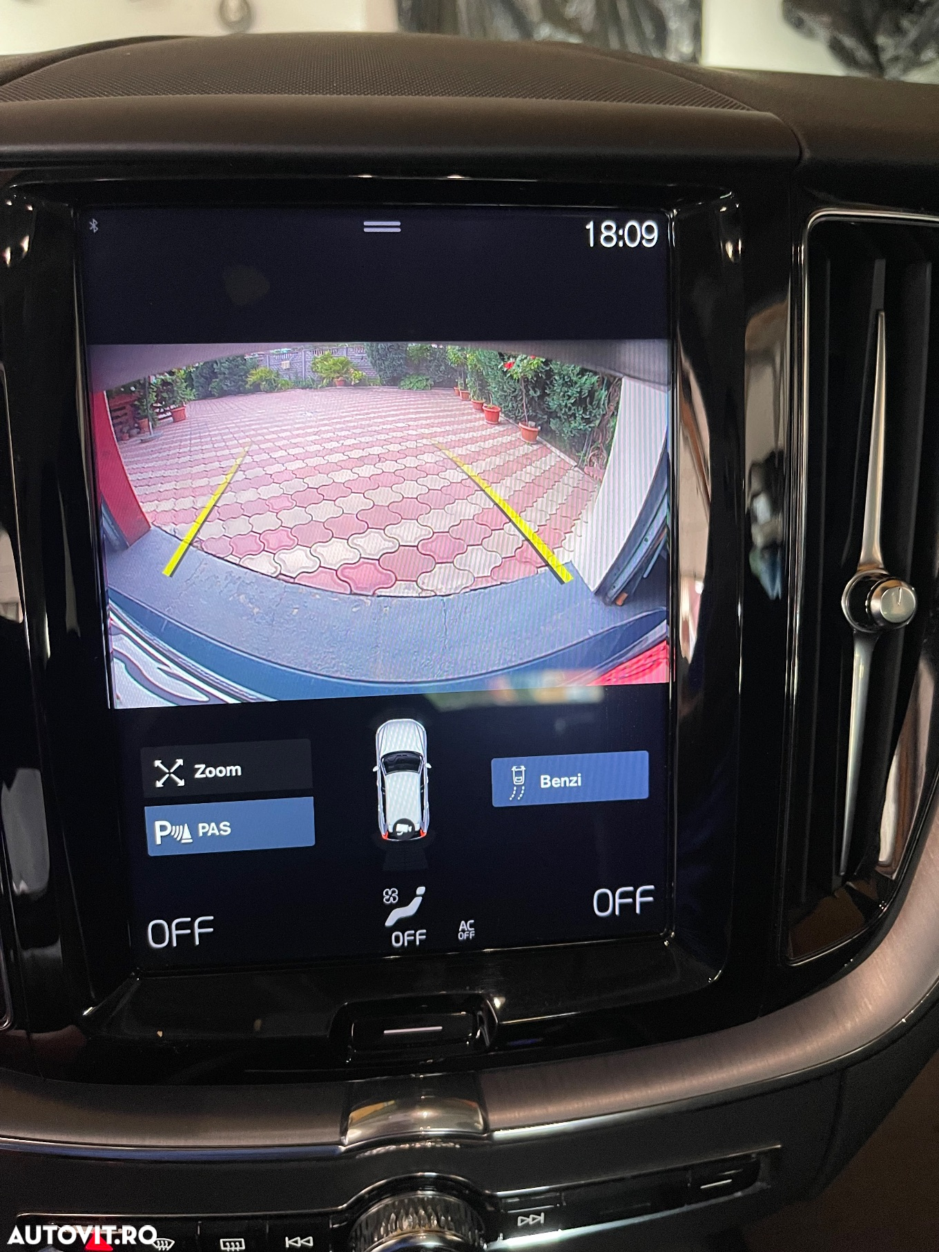 Volvo XC 60 B4 MHEV AT8 AWD Momentum Pro - 22