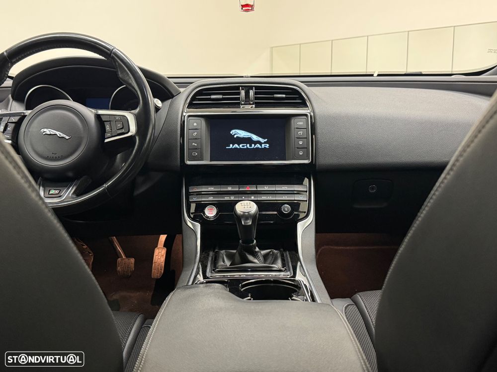 Jaguar XE E-Performance R-Sport - 18