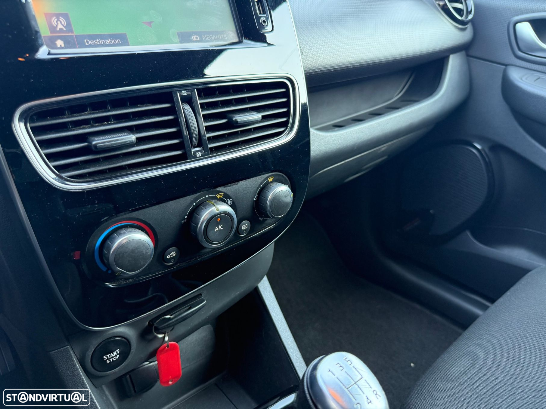 Renault Clio Sport Tourer TCe 90 Limited - 21