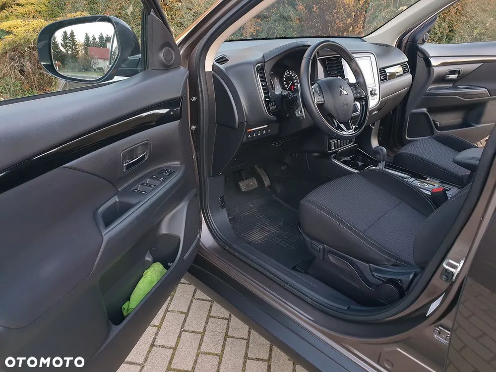 Mitsubishi Outlander 2.0 Instyle Navi 4WD CVT - 15