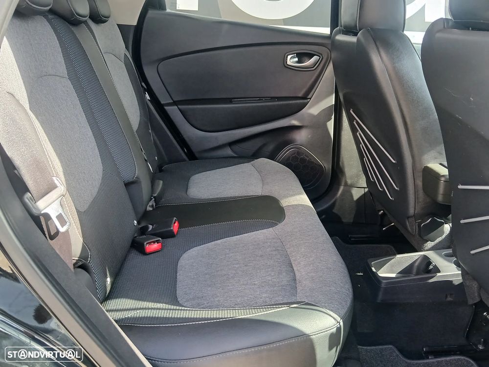 Renault Captur 1.5 dCi Exclusive XMOD - 23
