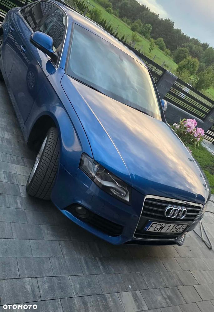 Audi A4 Limousine - 1