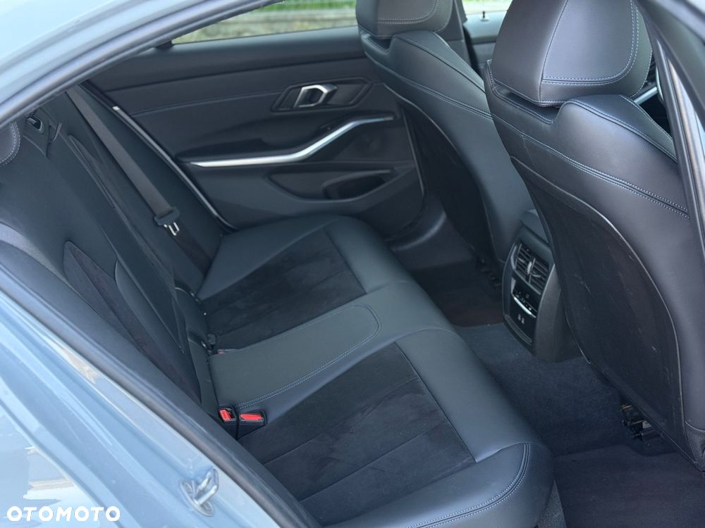 BMW Seria 3 320d xDrive - 36