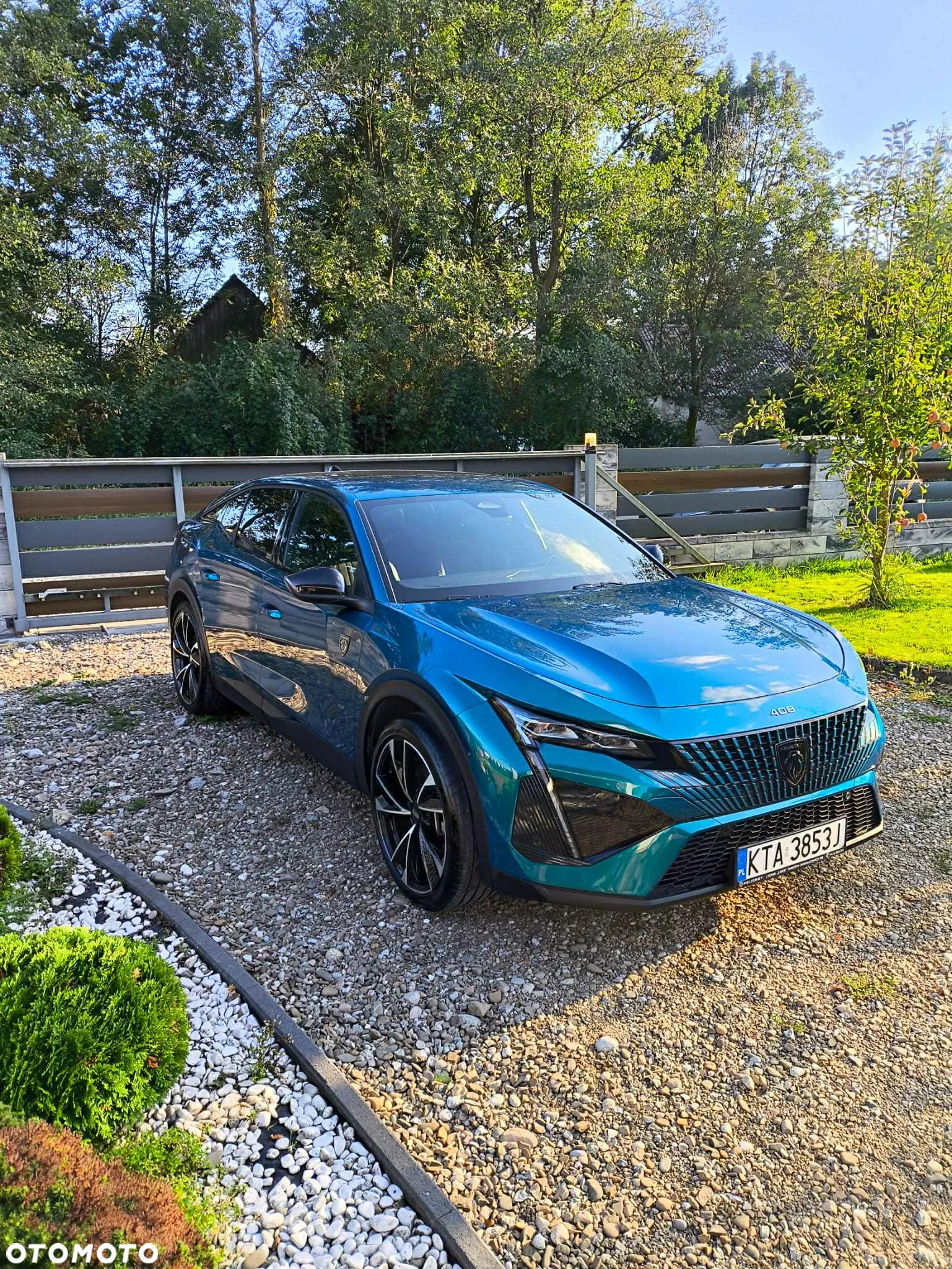 Peugeot 408 1.6 Plug-In Hybrid 225 GT EAT8 - 6
