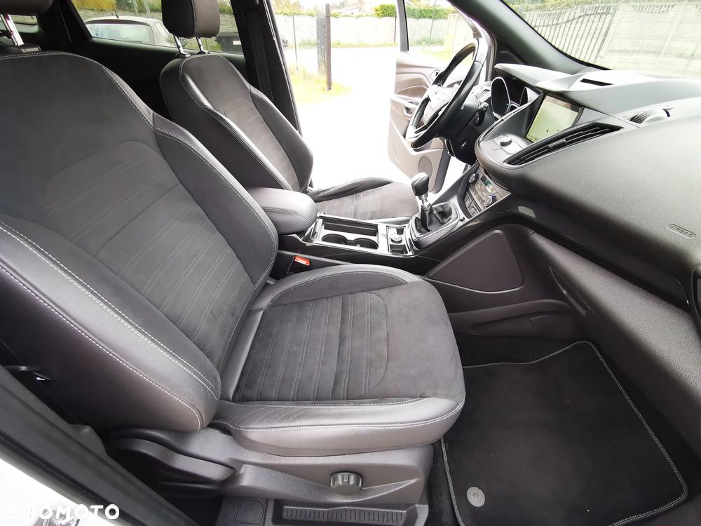 Ford Kuga 2.0 TDCi 4x4 ST-Line - 14