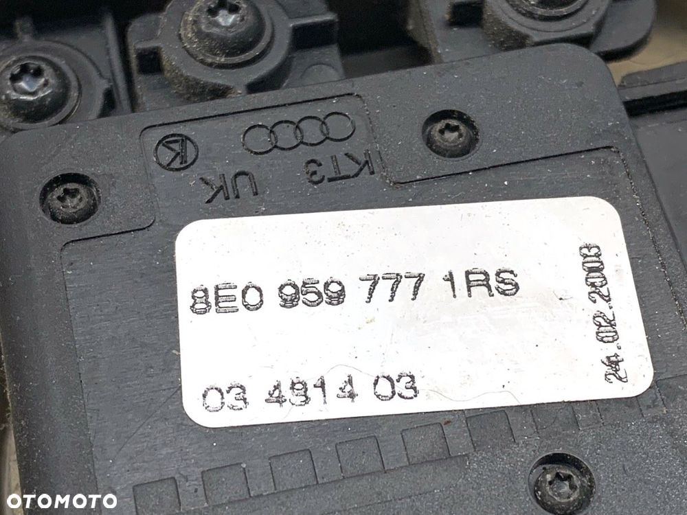 PRZEŁĄCZNIK FOTELA LEWY  AUDI A4 B6 (8E2) 2000 - 2005 2.5 TDI 114 kW [155 KM] olej napędowy 2001 - 5
