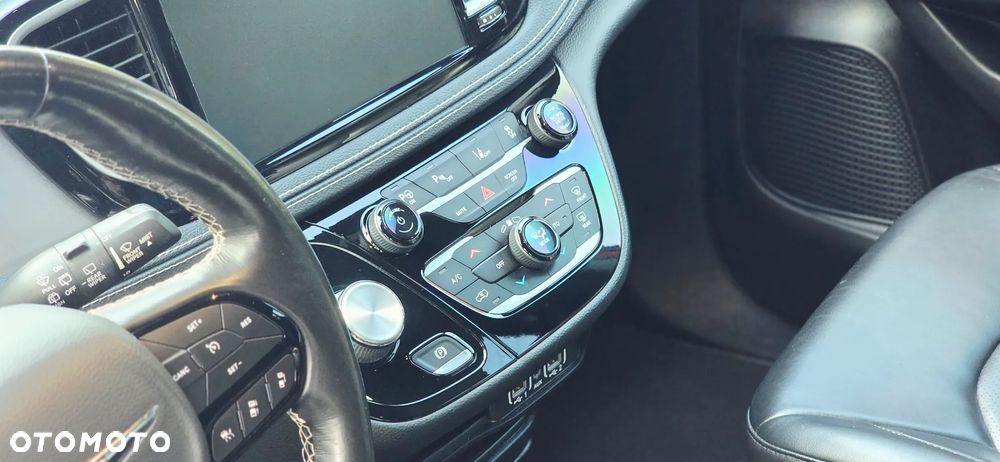 Chrysler Pacifica - 27