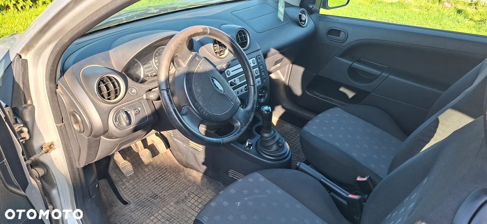 Ford Fiesta 2004 photo 5